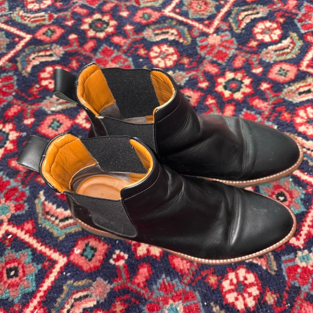EVERLANE New Classic Chelsea Boot Size 8 Black Leather